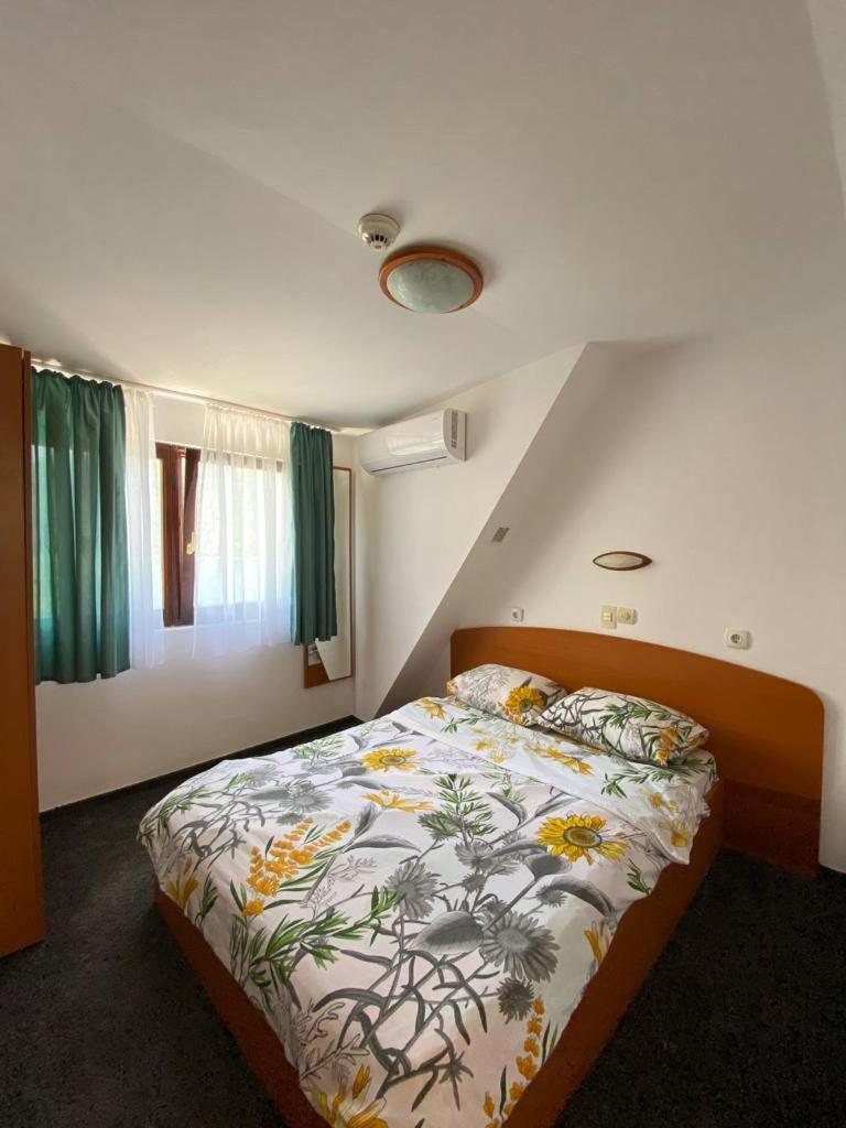 Hotel Pescarus Port ביקאז מראה חיצוני תמונה