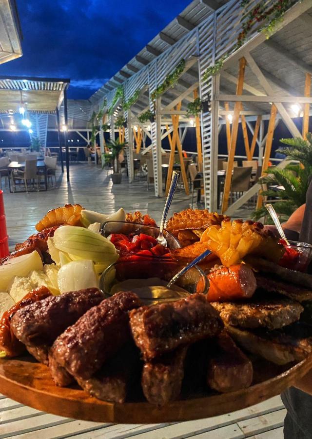 Hotel Pescarus Port ביקאז מראה חיצוני תמונה