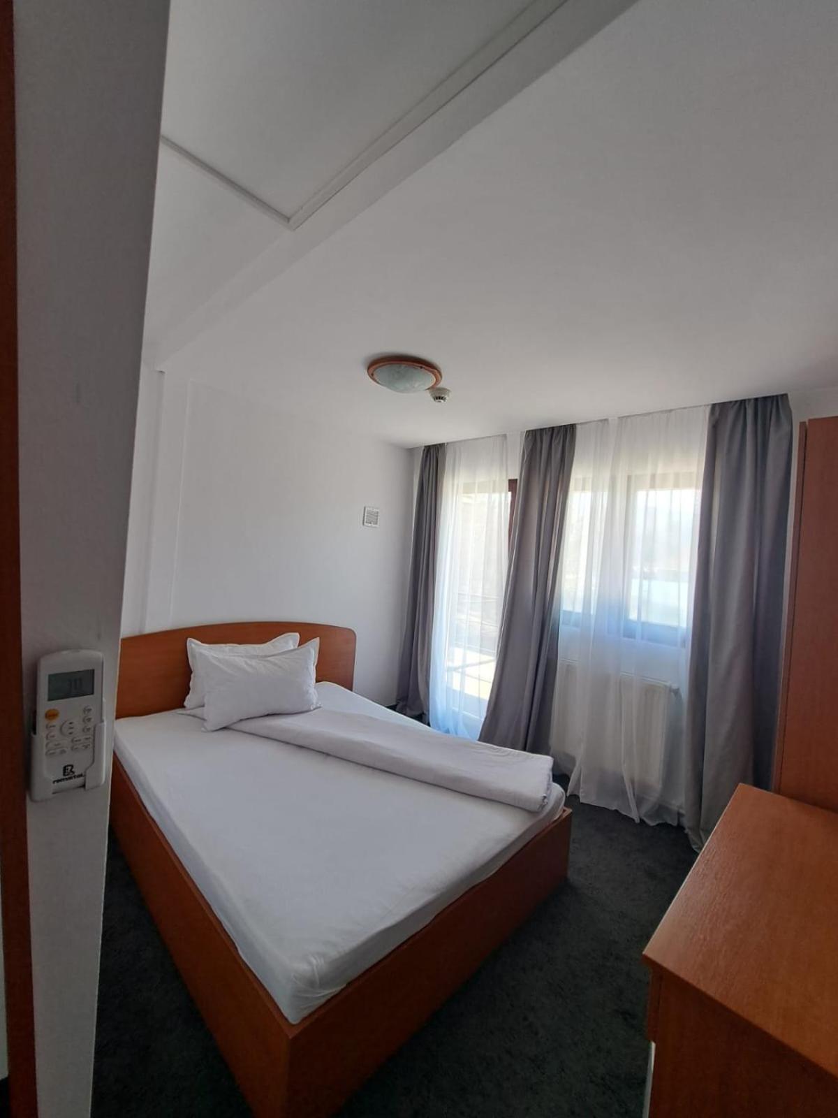 Hotel Pescarus Port ביקאז מראה חיצוני תמונה