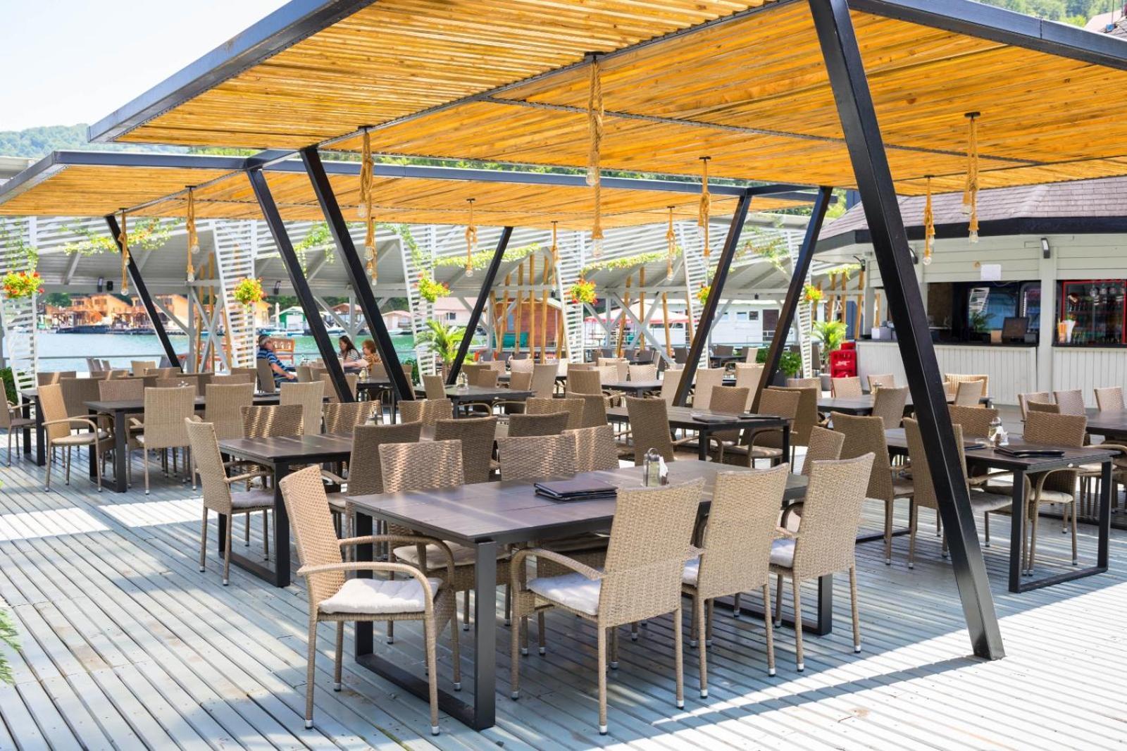 Hotel Pescarus Port ביקאז מראה חיצוני תמונה