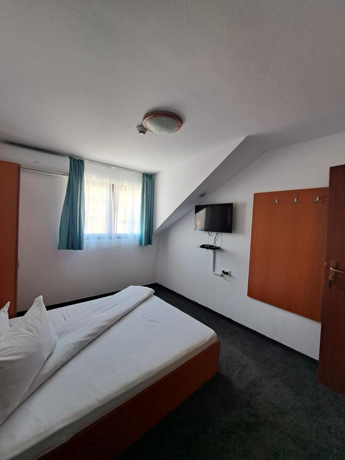 Hotel Pescarus Port ביקאז מראה חיצוני תמונה