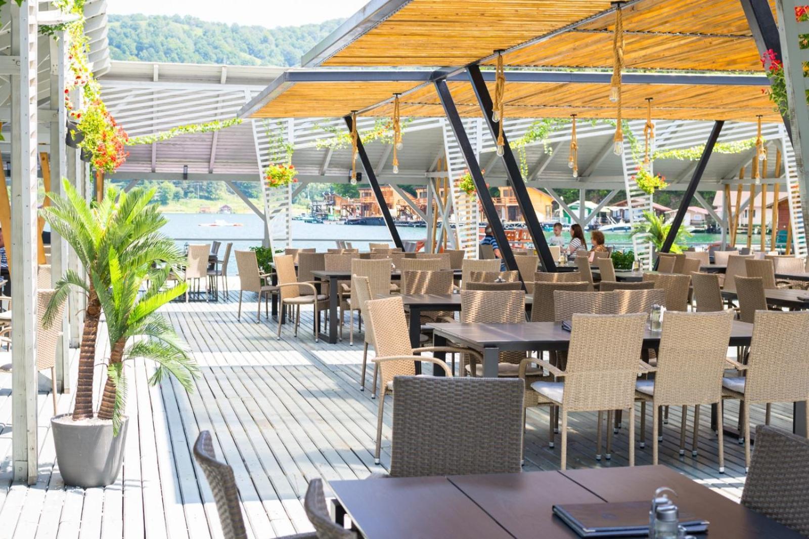 Hotel Pescarus Port ביקאז מראה חיצוני תמונה