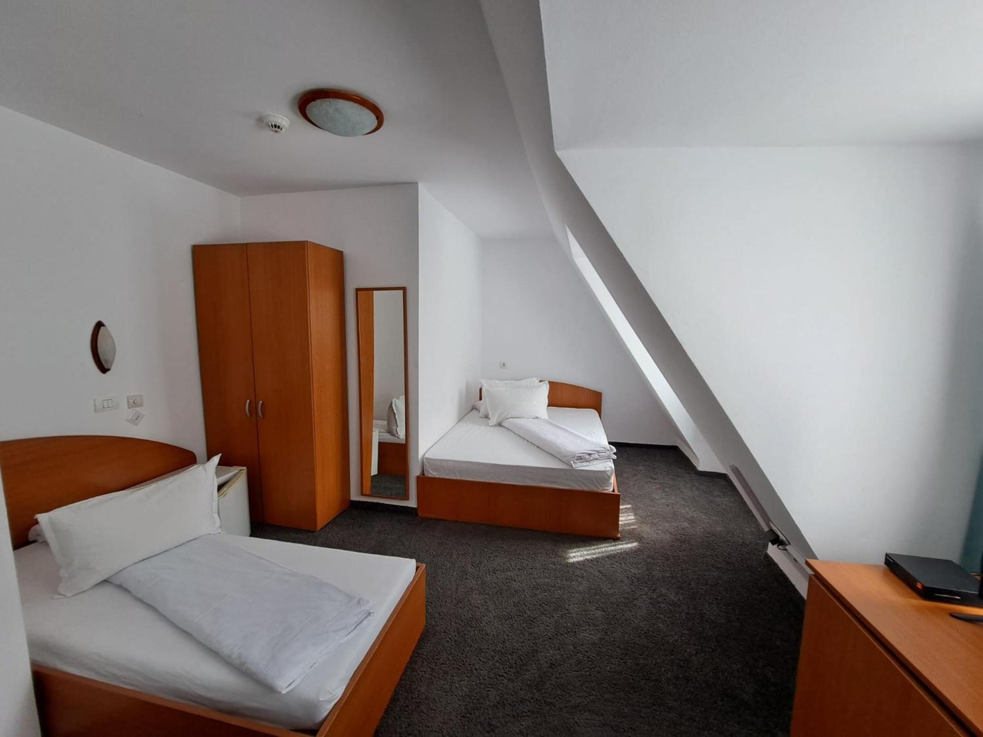 Hotel Pescarus Port ביקאז מראה חיצוני תמונה