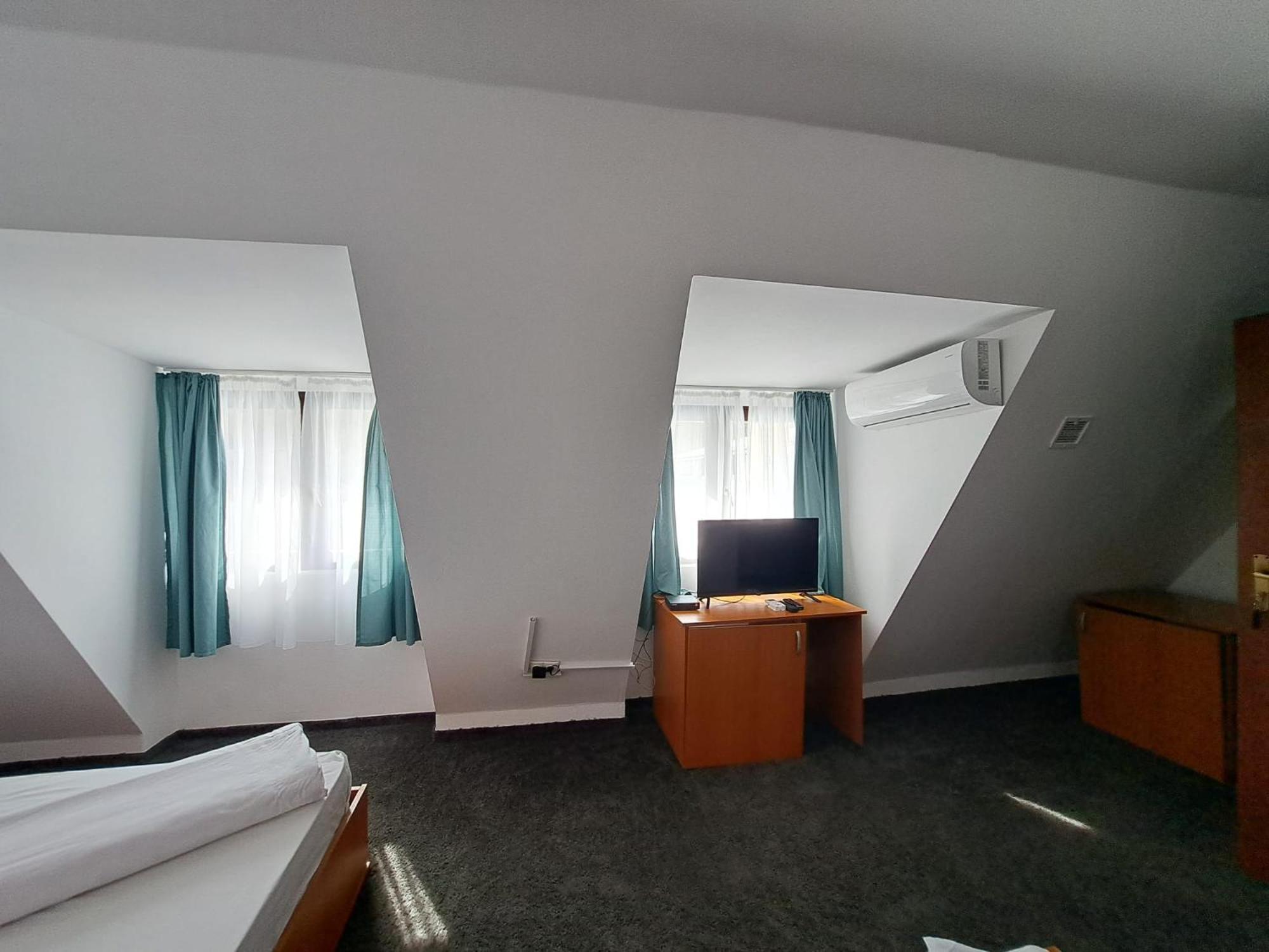 Hotel Pescarus Port ביקאז מראה חיצוני תמונה