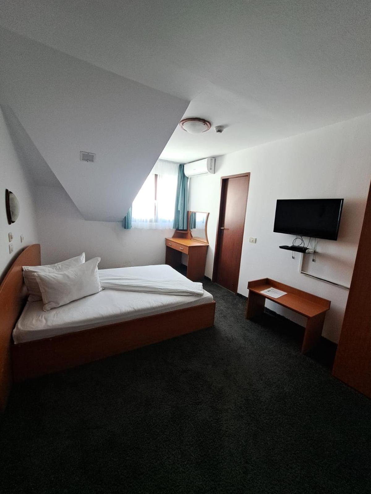 Hotel Pescarus Port ביקאז מראה חיצוני תמונה