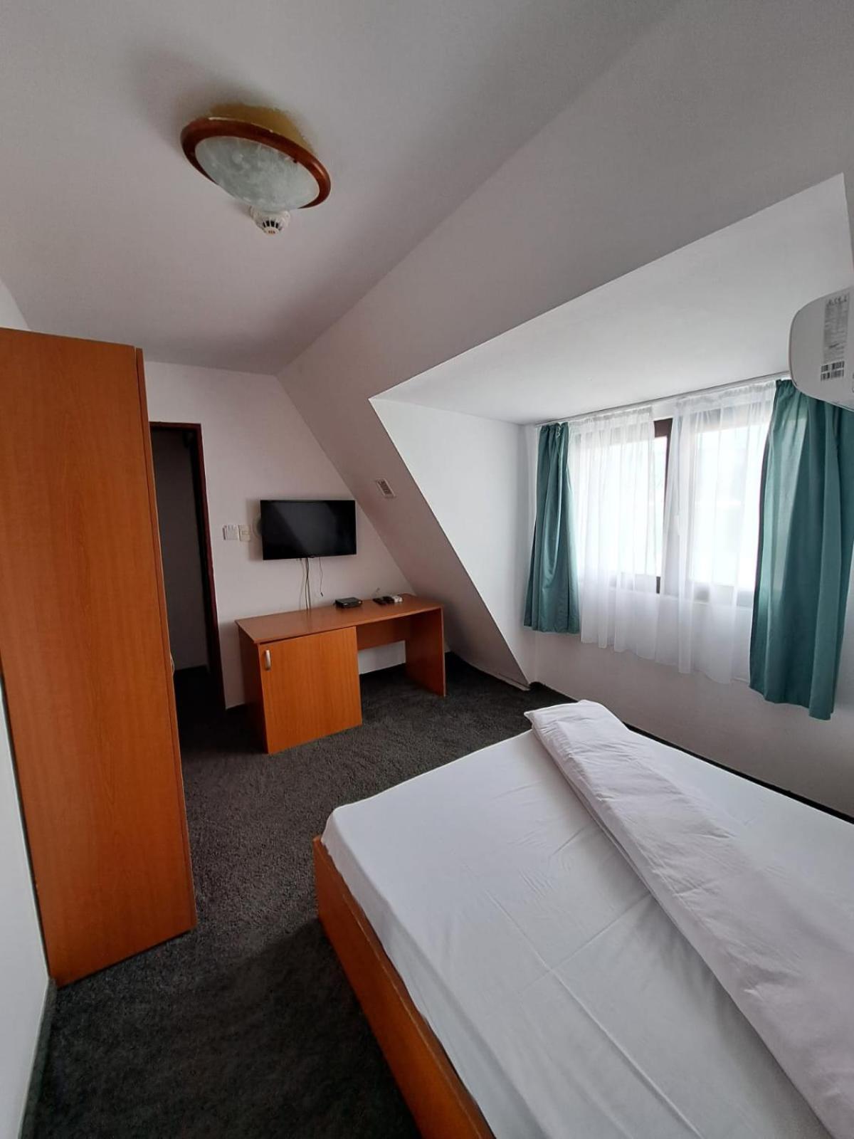 Hotel Pescarus Port ביקאז מראה חיצוני תמונה